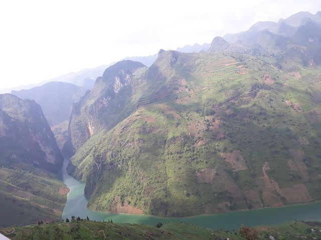 Sửng sốt trước vẻ đẹp của hẻm vực sâu nhất Đông Nam Á ở Hà Giang - Ảnh 11. Sửng sốt trước vẻ đẹp của hẻm vực sâu nhất Đông Nam Á ở Hà Giang - Ảnh 11.