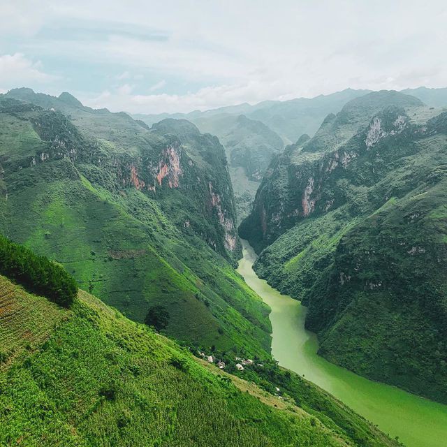 Sửng sốt trước vẻ đẹp của hẻm vực sâu nhất Đông Nam Á ở Hà Giang - Ảnh 8. Sửng sốt trước vẻ đẹp của hẻm vực sâu nhất Đông Nam Á ở Hà Giang - Ảnh 8.