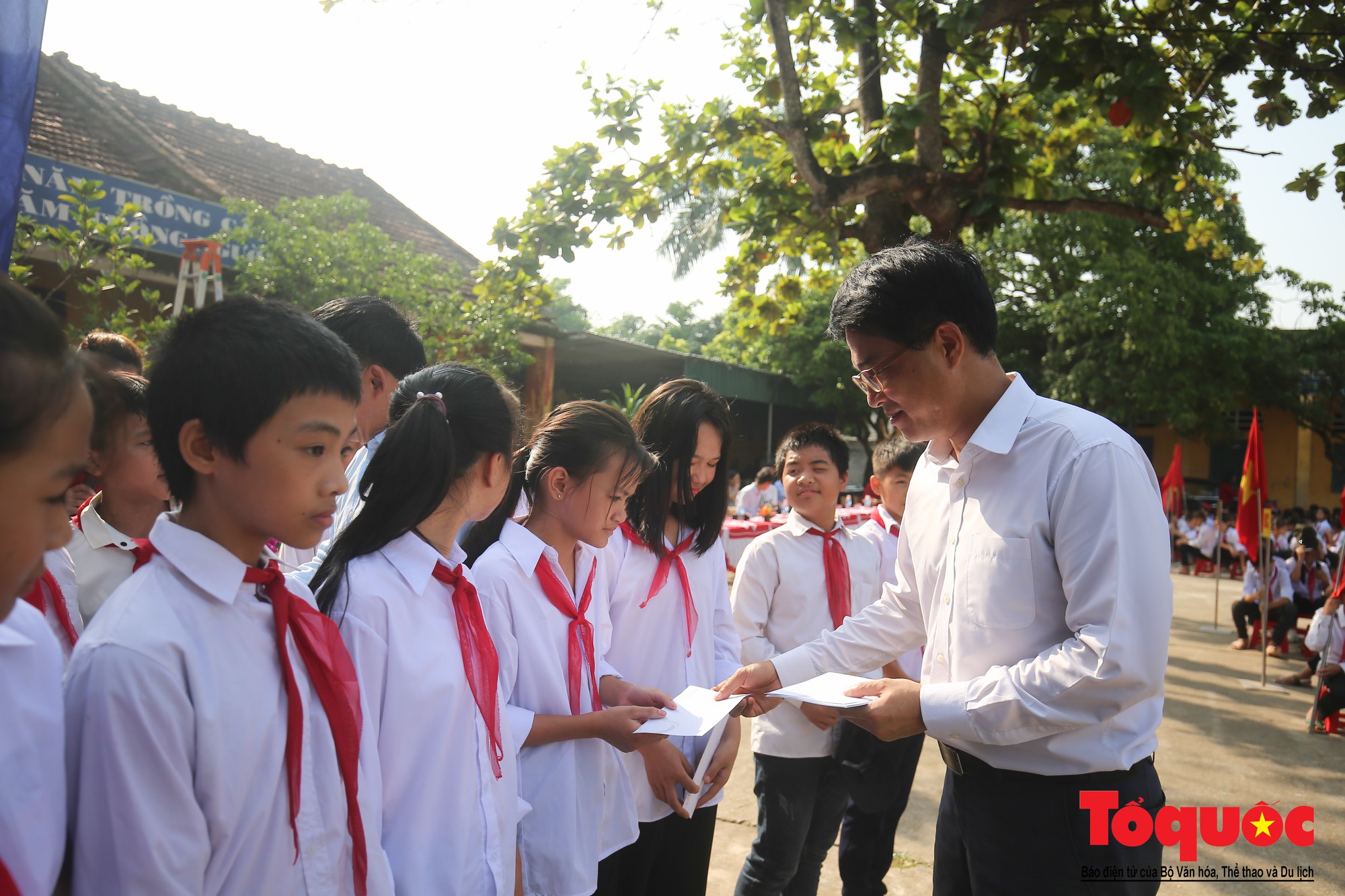 PTI trao tặng học bổng cho học sinh nghèo tại Hưng Yên (12)