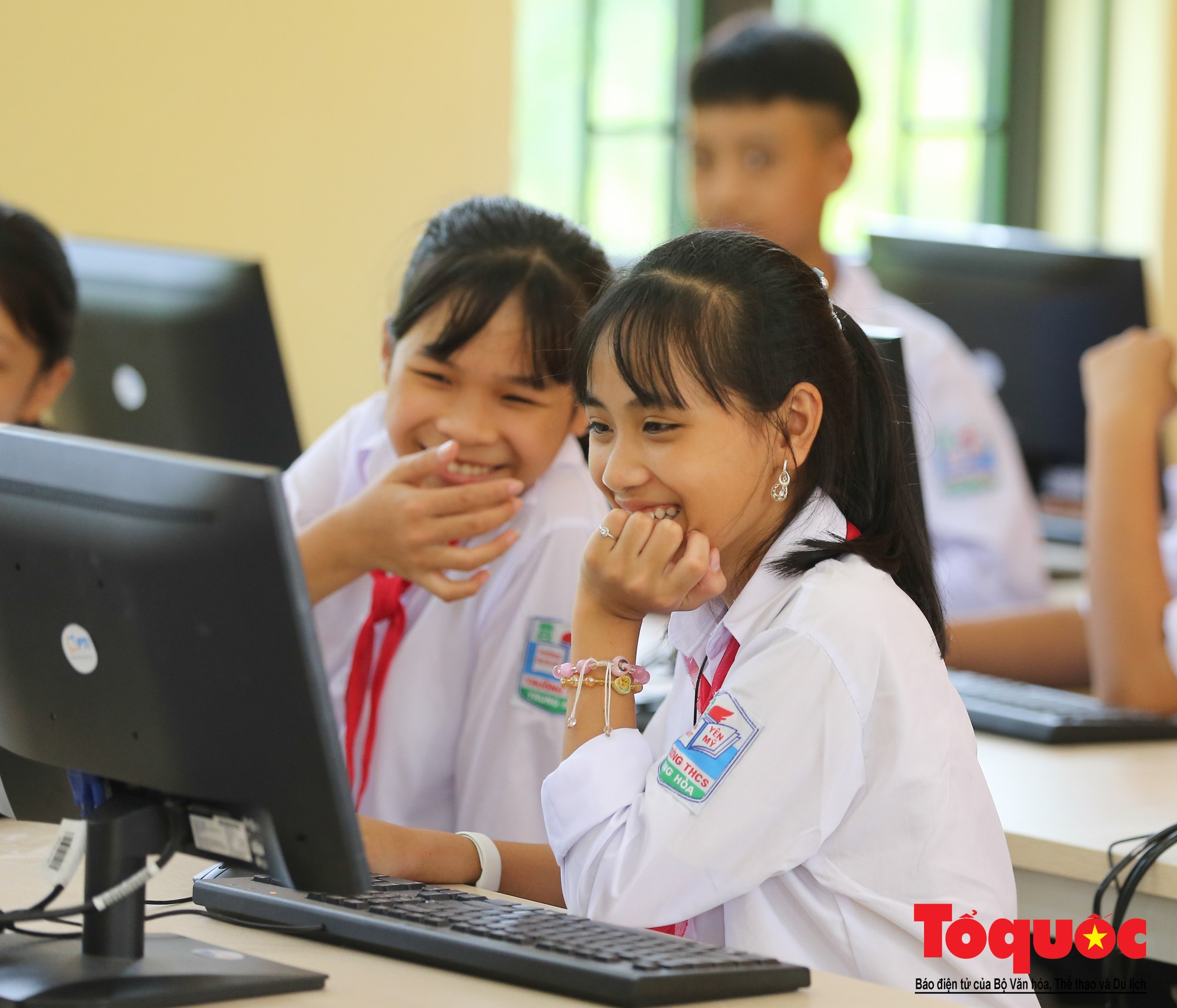 PTI trao tặng phòng học máy tính cho học sinh trường THCS Trung Hòa, Hưng Yên (10)