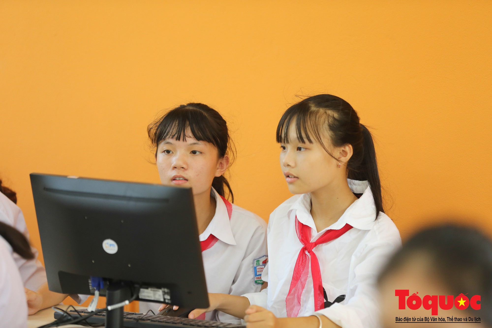 PTI trao tặng phòng học máy tính cho học sinh trường THCS Trung Hòa, Hưng Yên (11)