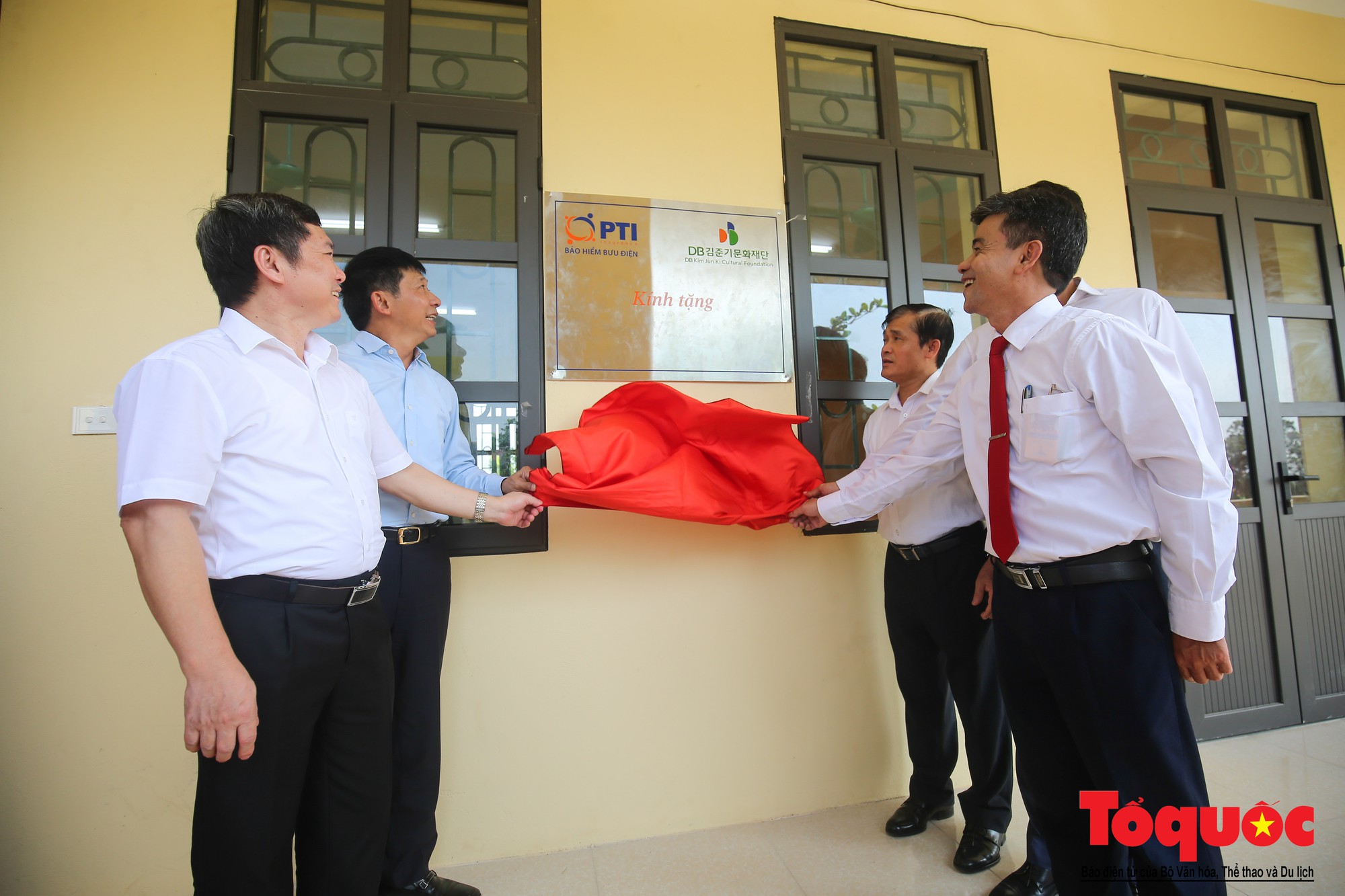 PTI trao tặng phòng học máy tính cho học sinh trường THCS Trung Hòa, Hưng Yên (12)