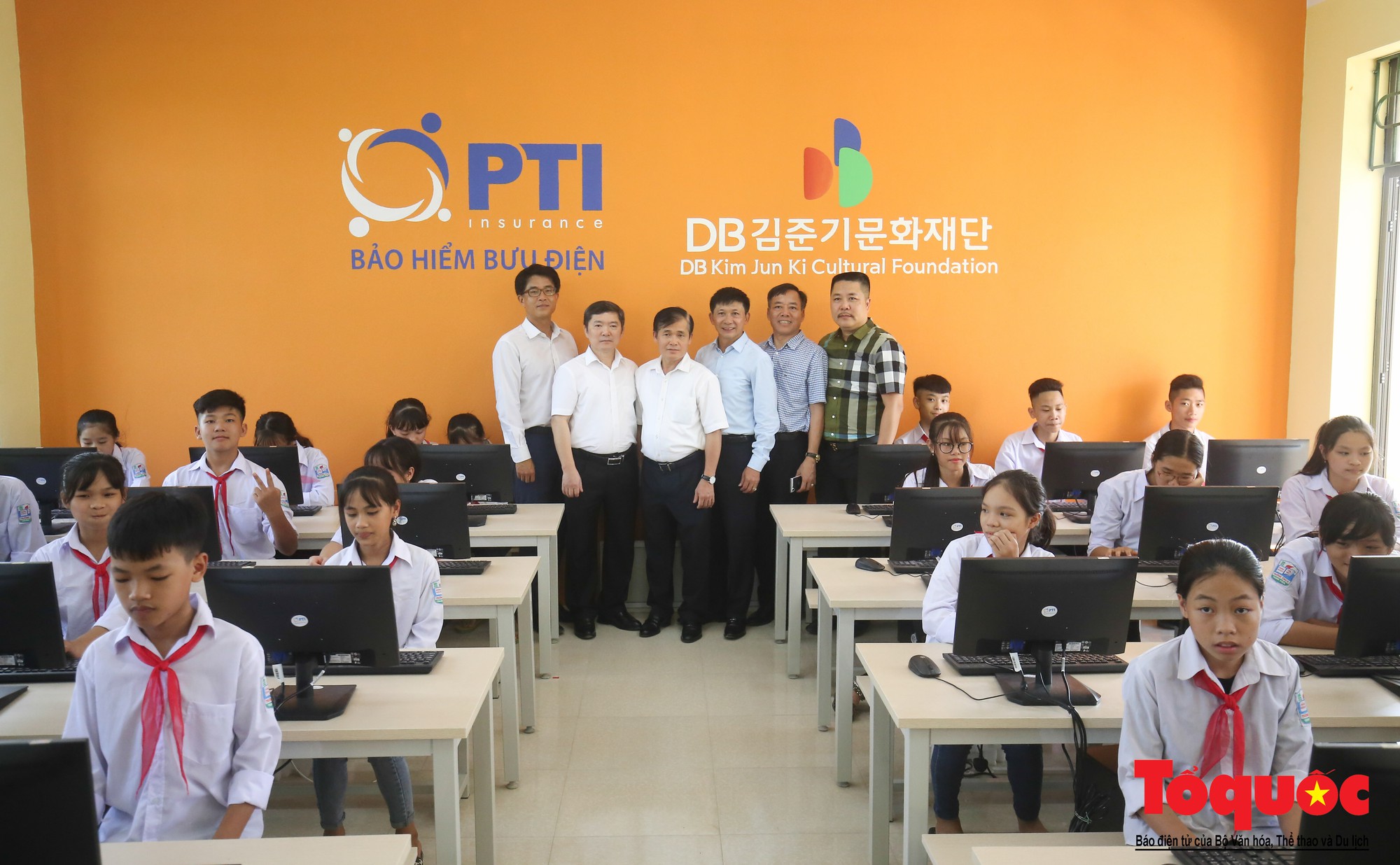 PTI trao tặng phòng học máy tính cho học sinh trường THCS Trung Hòa, Hưng Yên (2)