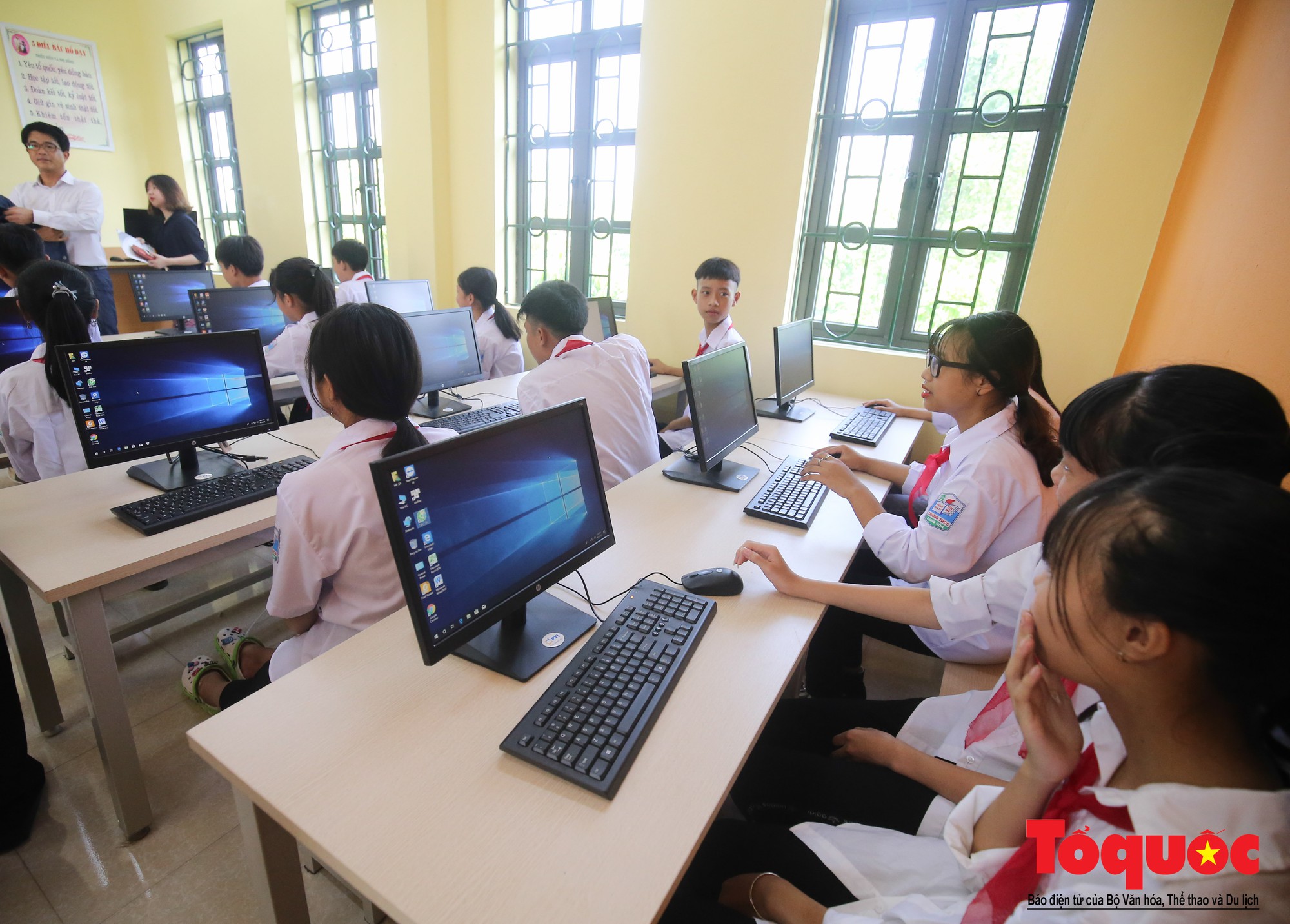 PTI trao tặng phòng học máy tính cho học sinh trường THCS Trung Hòa, Hưng Yên (3)