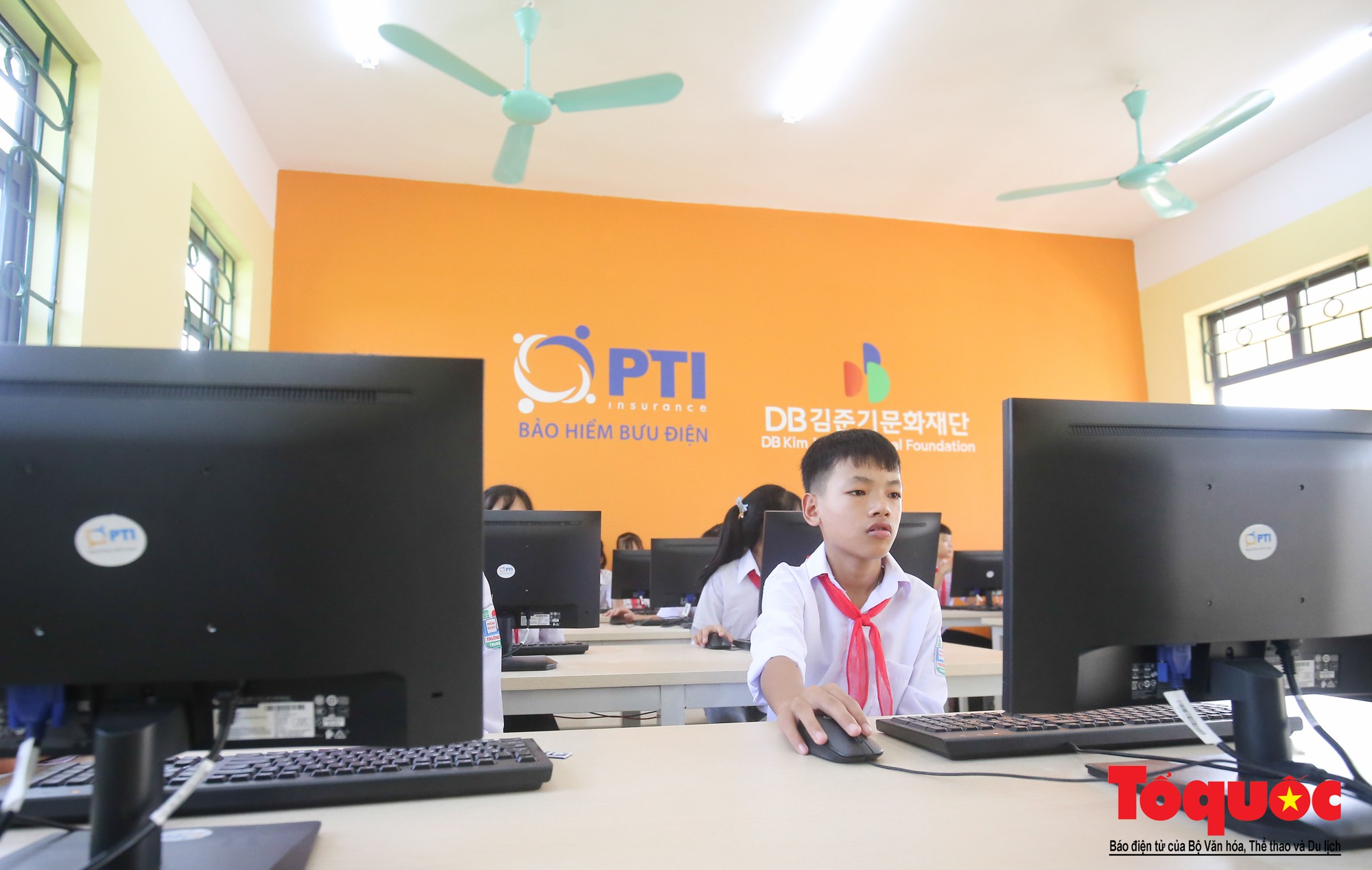 PTI trao tặng phòng học máy tính cho học sinh trường THCS Trung Hòa, Hưng Yên (5)