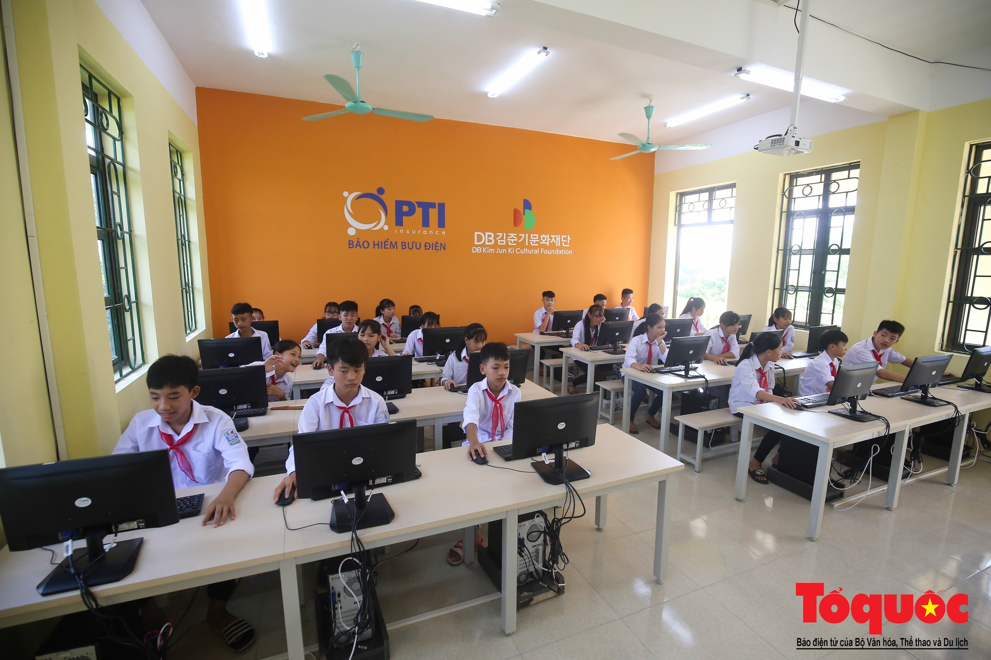 PTI trao tặng phòng học máy tính cho học sinh trường THCS Trung Hòa, Hưng Yên (6)