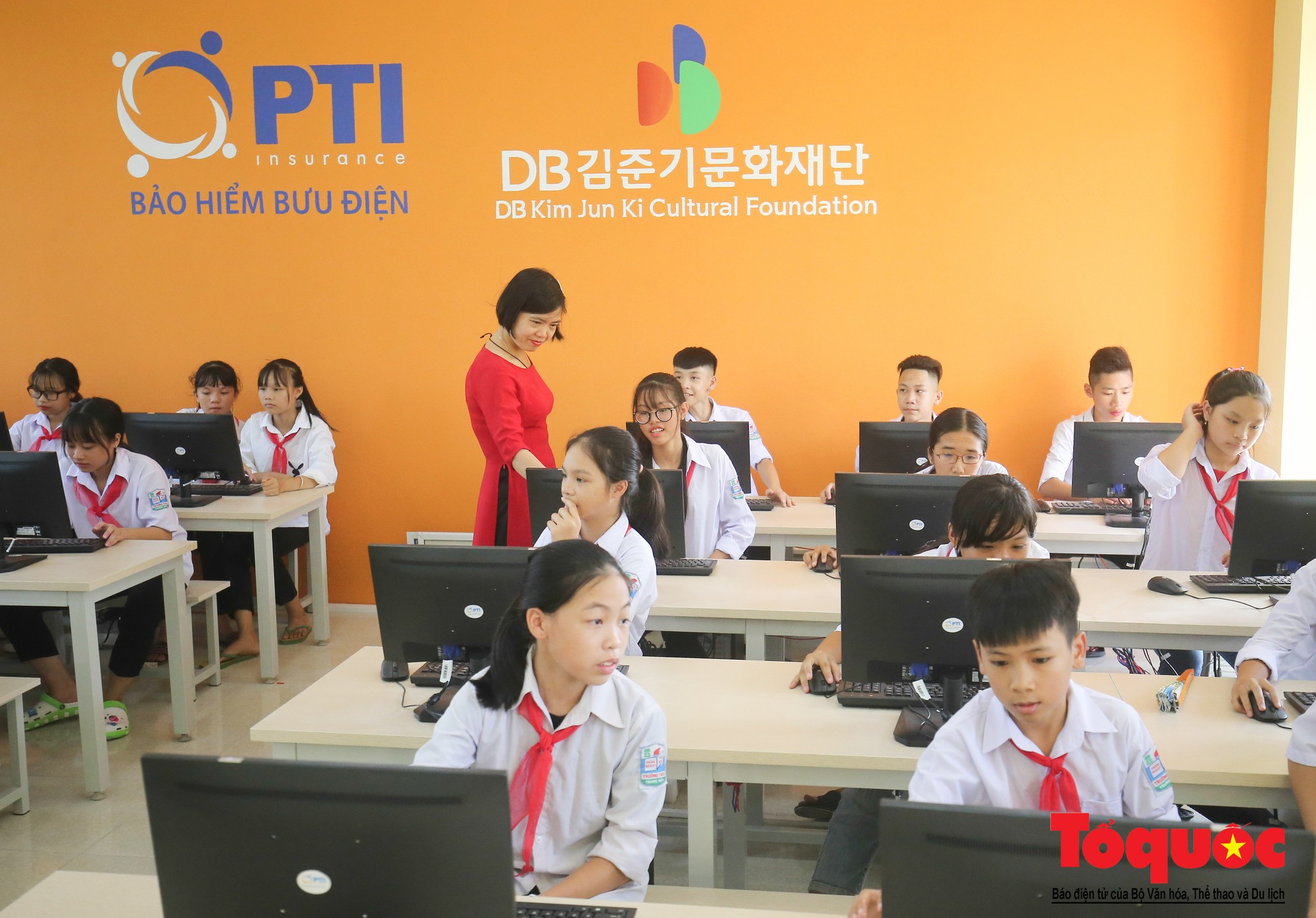 PTI trao tặng phòng học máy tính cho học sinh trường THCS Trung Hòa, Hưng Yên (7)