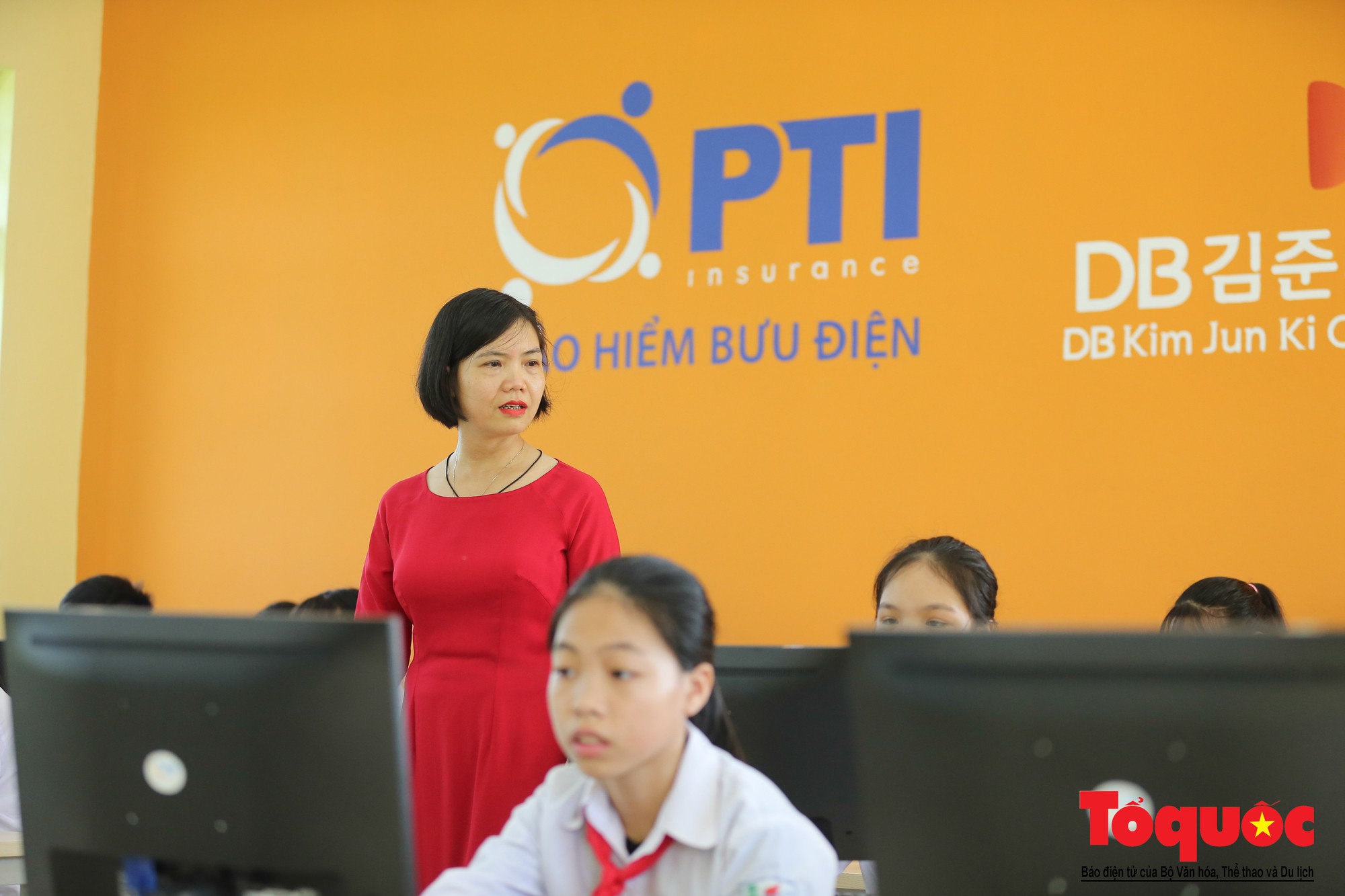 PTI trao tặng phòng học máy tính cho học sinh trường THCS Trung Hòa, Hưng Yên (9)