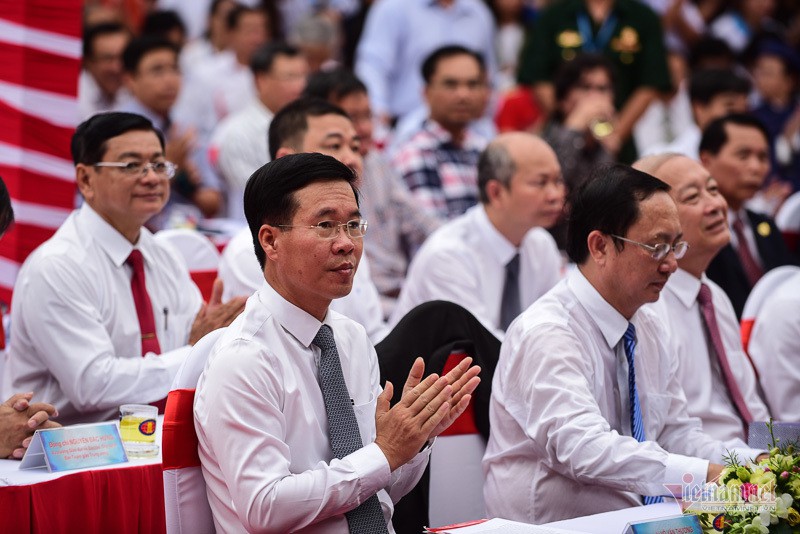 Ông Võ Văn Thưởng xúc động khi về trường cũ dự khai giảng - Ảnh 4. Ông Võ Văn Thưởng xúc động khi về trường cũ dự khai giảng - Ảnh 4.