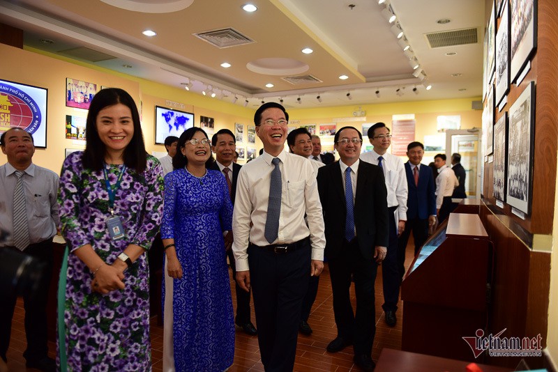 Ông Võ Văn Thưởng xúc động khi về trường cũ dự khai giảng - Ảnh 5. Ông Võ Văn Thưởng xúc động khi về trường cũ dự khai giảng - Ảnh 5.