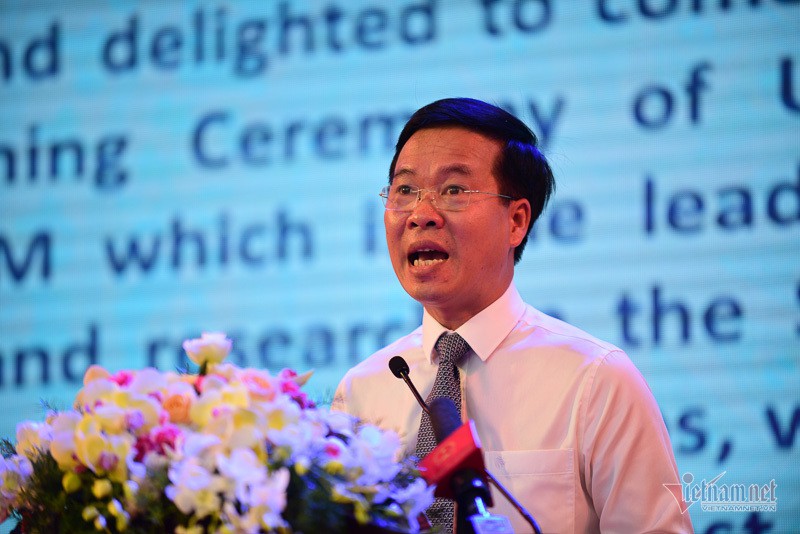 Ông Võ Văn Thưởng xúc động khi về trường cũ dự khai giảng - Ảnh 7. Ông Võ Văn Thưởng xúc động khi về trường cũ dự khai giảng - Ảnh 7.