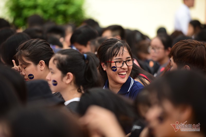 Ông Võ Văn Thưởng xúc động khi về trường cũ dự khai giảng - Ảnh 9. Ông Võ Văn Thưởng xúc động khi về trường cũ dự khai giảng - Ảnh 9.