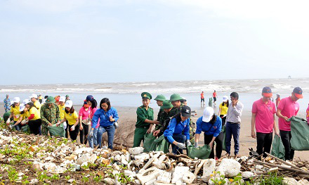 Ninh Bình: Phát động chương trình “Chung tay bảo vệ môi trường và Giải chạy Barefoot trên bãi biển” - Ảnh 1.