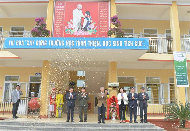 Vietcombank tài trợ 3 tỷ đồng xây dựng trường PTDT Bán trú THCS Nậm Lành tại huyện Văn Chấn, Yên Bái - Ảnh 2. Vietcombank tài trợ 3 tỷ đồng xây dựng trường PTDT Bán trú THCS Nậm Lành tại huyện Văn Chấn, Yên Bái - Ảnh 2.