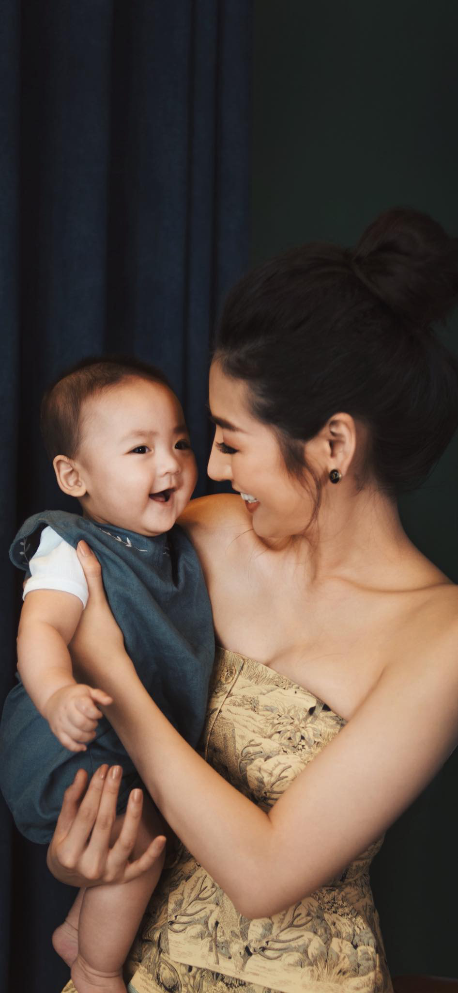 Á hậu Tú Anh: “Mẹ chồng tôi không gây áp đặt gì cho con dâu” - Ảnh 1. Á hậu Tú Anh: “Mẹ chồng tôi không gây áp đặt gì cho con dâu” - Ảnh 1.