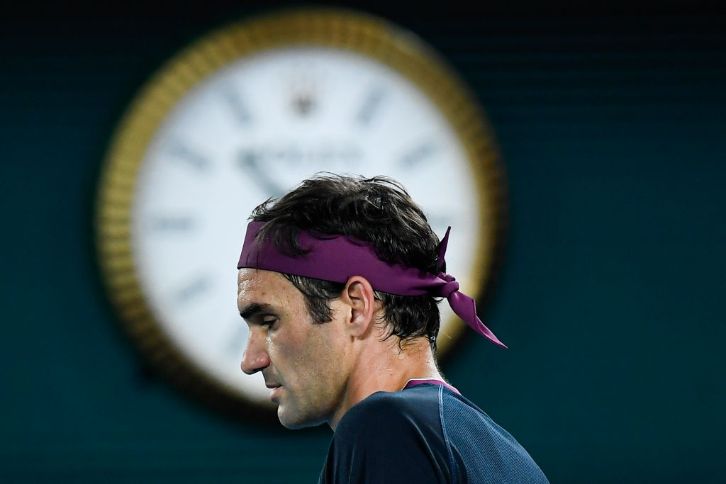 Bất ngờ với hình ảnh nghịch ngợm của Federer: Chơi trốn tìm và vật đầu thành viên trong ban huấn luyện - Ảnh 1.