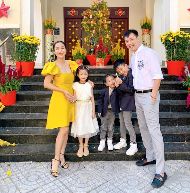 Sao Việt quây quần bên người thân ngày mùng một Tết - Ảnh 6. Sao Việt quây quần bên người thân ngày mùng một Tết - Ảnh 6.