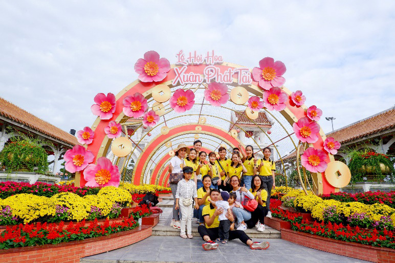 Hàng ngàn du khách tới ‘check in’ lễ hội hoa tại Sun World Danang Wonders - Ảnh 1.