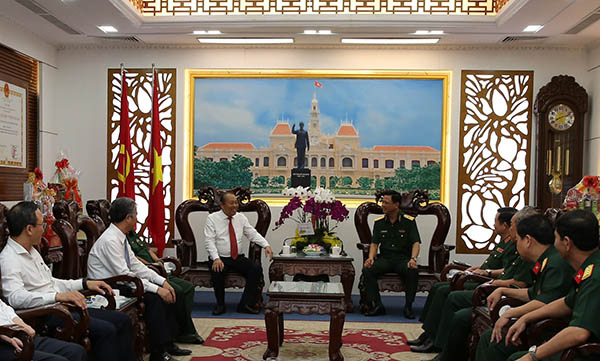 Phó Thủ tướng Thường trực thăm, chúc Tết lực lượng vũ trang tại TP. HCM - Ảnh 2.