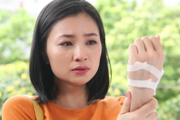 Diệu Hương tiết lộ bố qua đời khi cô đang đóng phim “Hoa hồng trên ngực trái” - Ảnh 3.