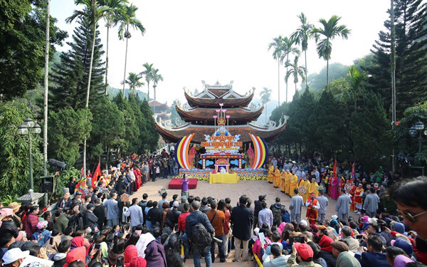 Giáo hội Phật giáo Việt Nam: Các chùa tạm dừng tổ chức các lễ hội, khuyến khích phát khẩu trang cho Phật tử