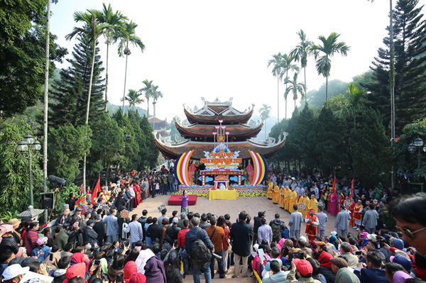 Bộ trưởng Bộ VHTTDL gửi Công điện dừng tất cả các lễ hội, kể cả lễ hội đã khai mạc tại các tỉnh đã công bố dịch - Ảnh 1.