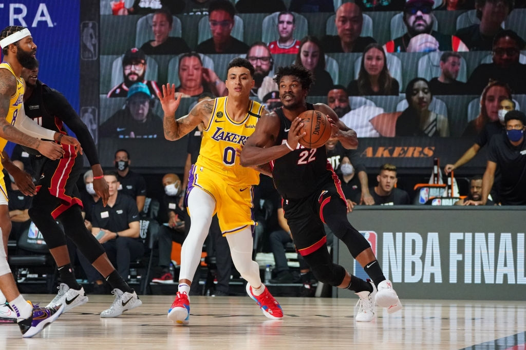 Giải quyết sớm trận đấu ngay từ hiệp 3, Los Angeles Lakers nắm lợi thế dẫn trước ở NBA Finals - Ảnh 1.
