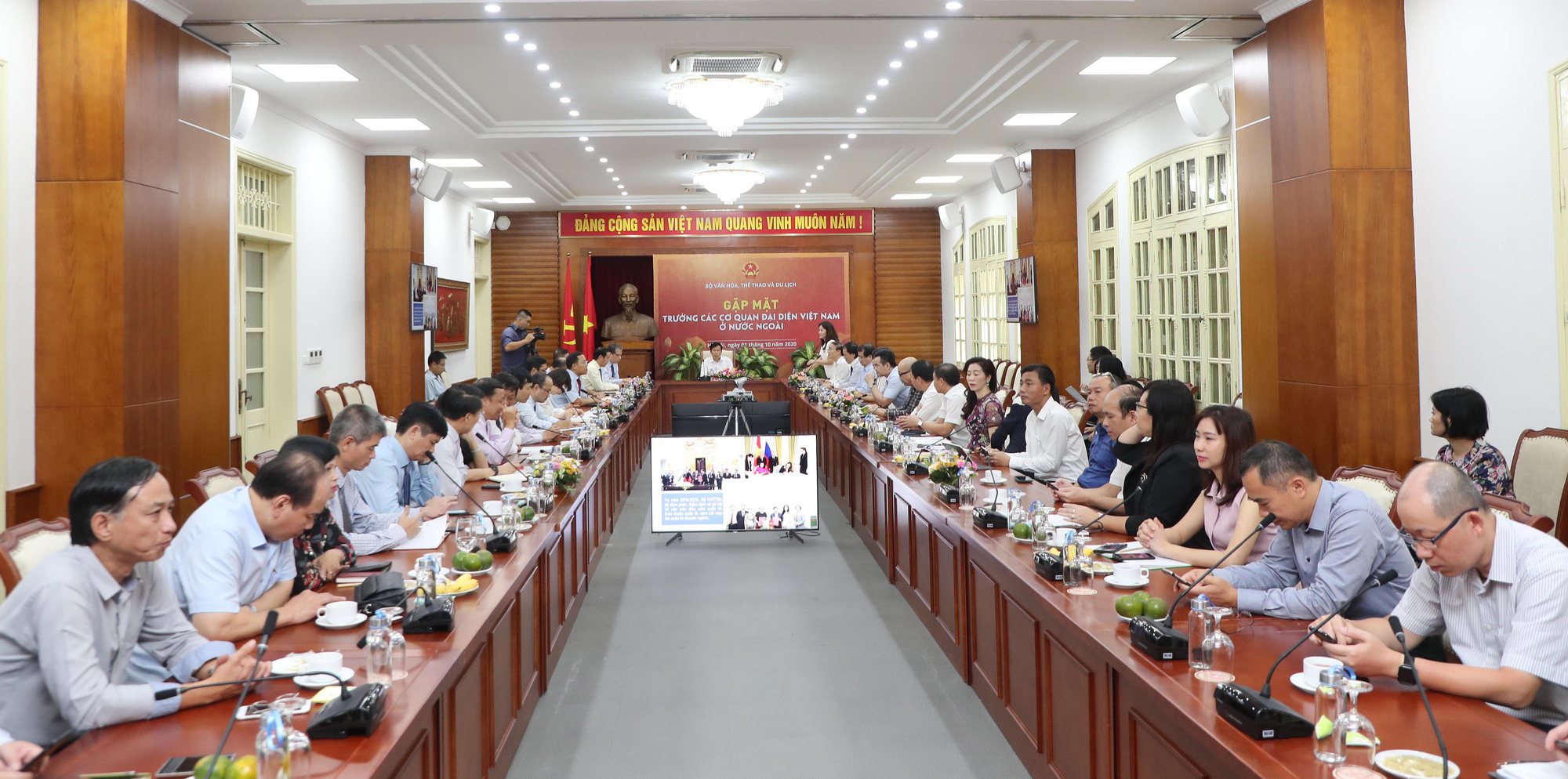 Bộ trưởng Nguyễn Ngọc Thiện gặp mặt Trưởng Cơ quan đại diện Việt Nam ở nước ngoài nhiệm kỳ 2020-2023 - Ảnh 3.