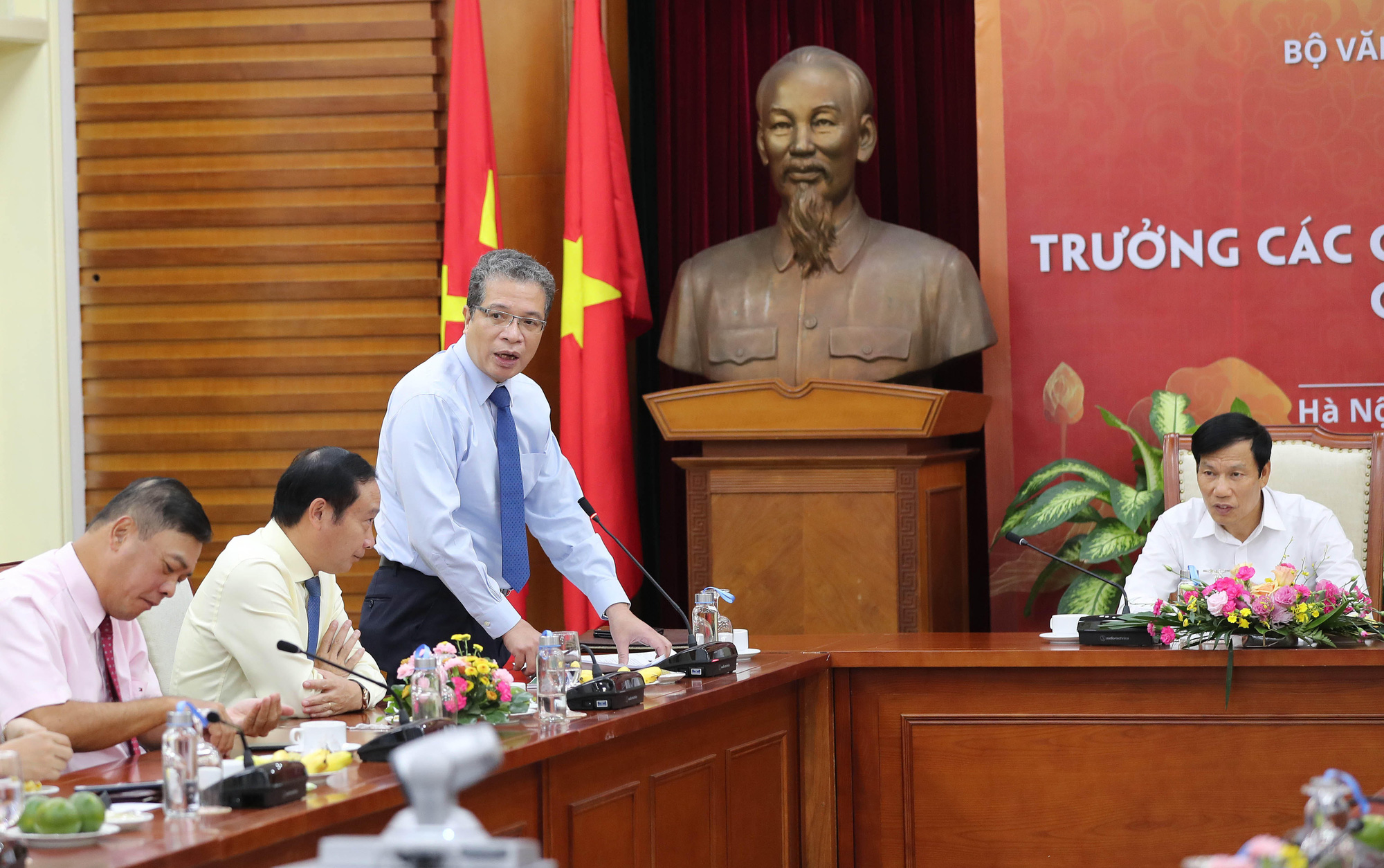 Bộ trưởng Nguyễn Ngọc Thiện gặp mặt Trưởng Cơ quan đại diện Việt Nam ở nước ngoài nhiệm kỳ 2020-2023 - Ảnh 4.