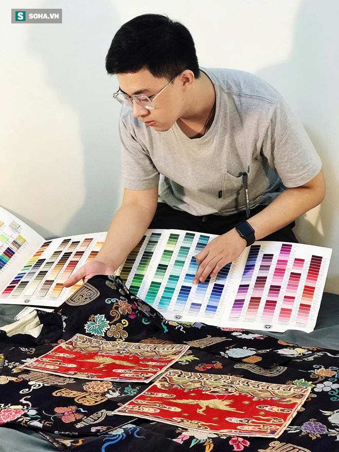 Mua giày Converse nổi tiếng của nước ngoài, vẽ thêm hoa văn Việt Nam, chàng trai bán giá 15 triệu đồng/đôi - Ảnh 1.