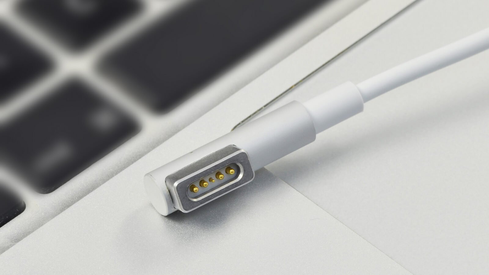 Tin đồn: Apple sẽ hồi sinh MagSafe - Ảnh 1. Tin đồn: Apple sẽ hồi sinh MagSafe - Ảnh 1.