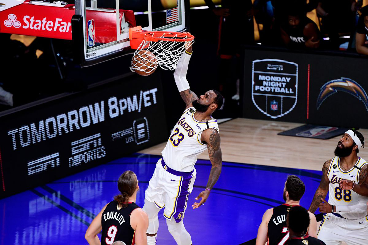 LeBron James đi vào lịch sử NBA với 4 MVP ở 3 đội bóng khác nhau - Ảnh 2.