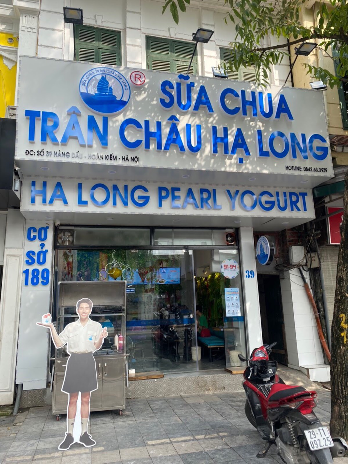 Vừa ra bài mới, hình ảnh Đức Phúc đã tràn ngập khắp phố phường Hà Nội và Sài Gòn - Ảnh 4.