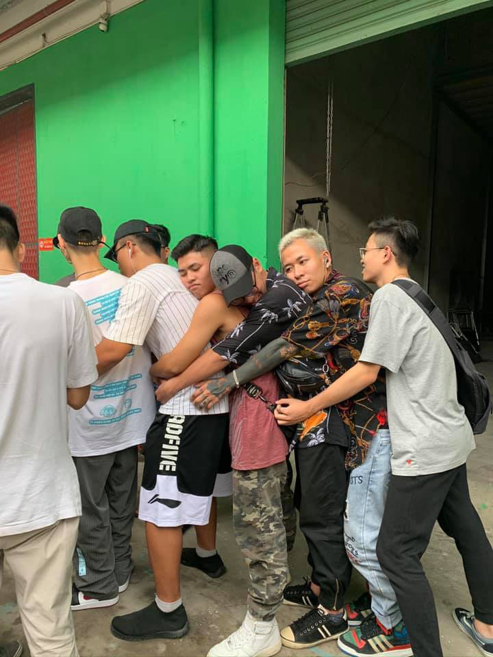 MCK - Tlinh phát cẩu lương trước hội anh em Rap Việt nhưng nhìn chỉ thấy... đau lưng - Ảnh 6. MCK - Tlinh phát cẩu lương trước hội anh em Rap Việt nhưng nhìn chỉ thấy... đau lưng - Ảnh 6.