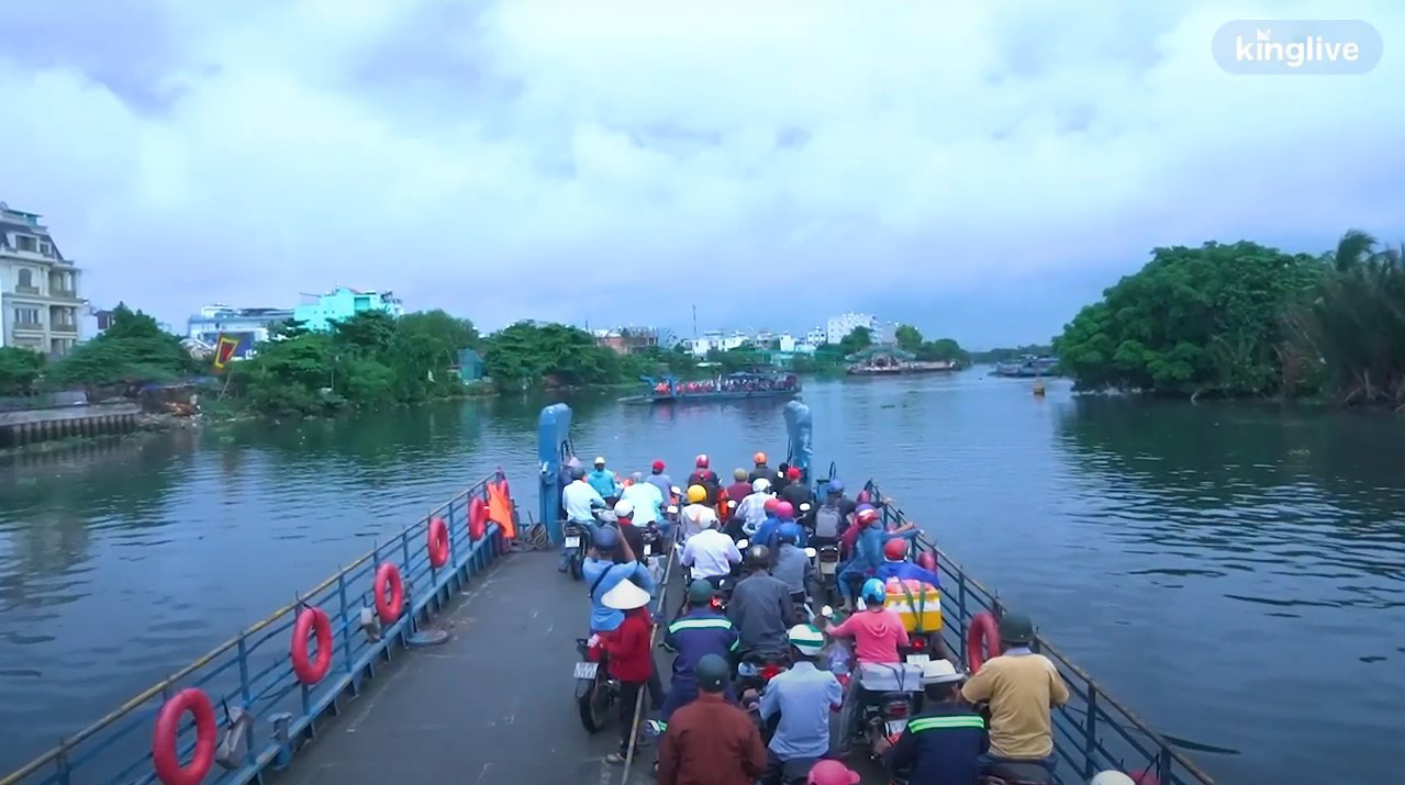 Clip: Những chuyến phà cuối cùng trên sông Vàm Thuật ở Sài Gòn - Ảnh 3.