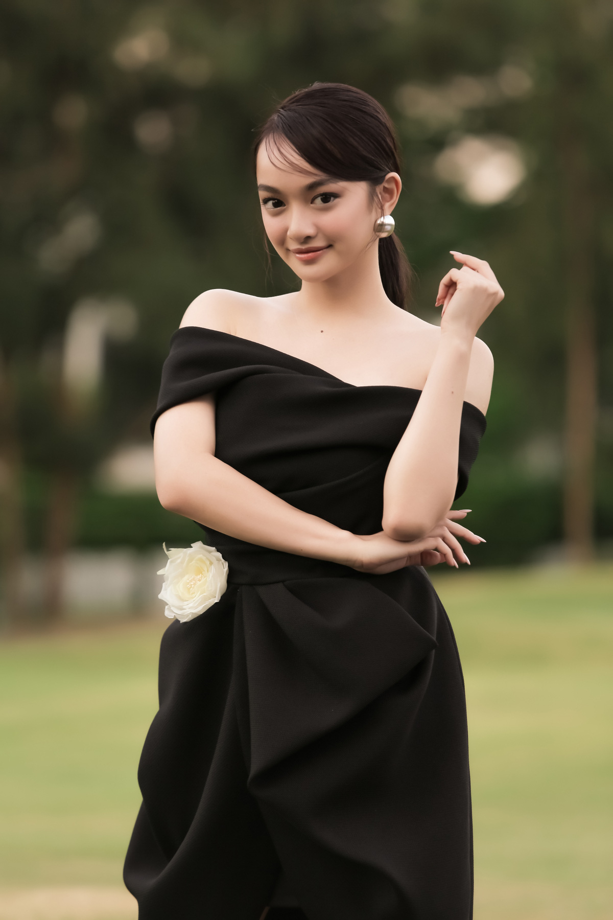 Sao Việt  người lộng lẫy kẻ thảm họa với váy cồng kềnh  Tin tức Online