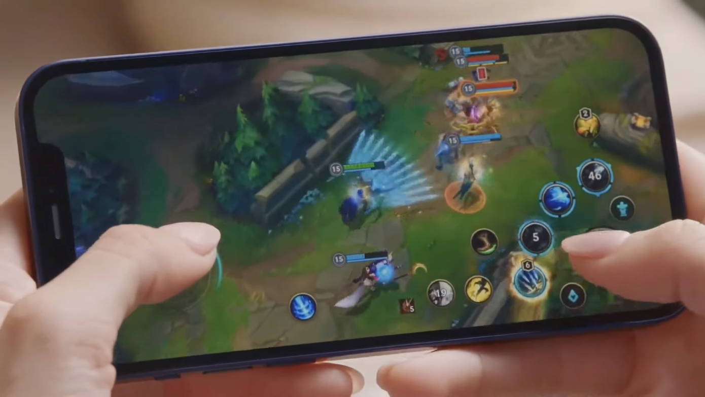 Riot Games chơi lớn: Kết hợp cùng Apple, mang LMHT Tốc Chiến đến với sự kiện ra mắt Iphone 12 - Ảnh 1.