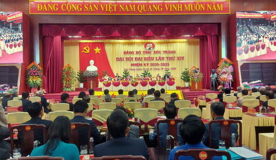  Khai mạc Đại hội đại biểu Đảng bộ tỉnh Sóc Trăng, Long An, Bình Dương - Ảnh 1.