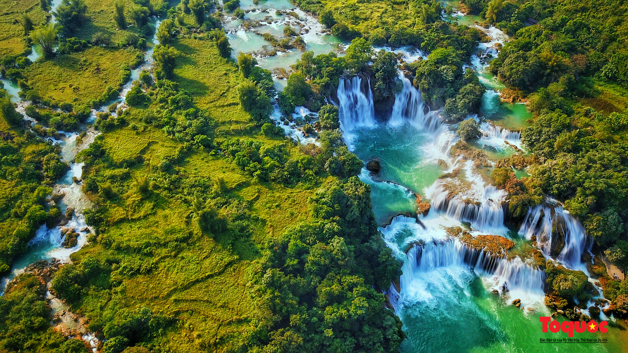 Thác Bản Giốc là một trong những cơn thác đẹp nhất Việt Nam, và chắc chắn sẽ để lại dấu ấn đẹp nhất trong lòng bạn. Hãy khám phá những hình ảnh đẹp tuyệt vời về thác nước tuyệt đẹp này.