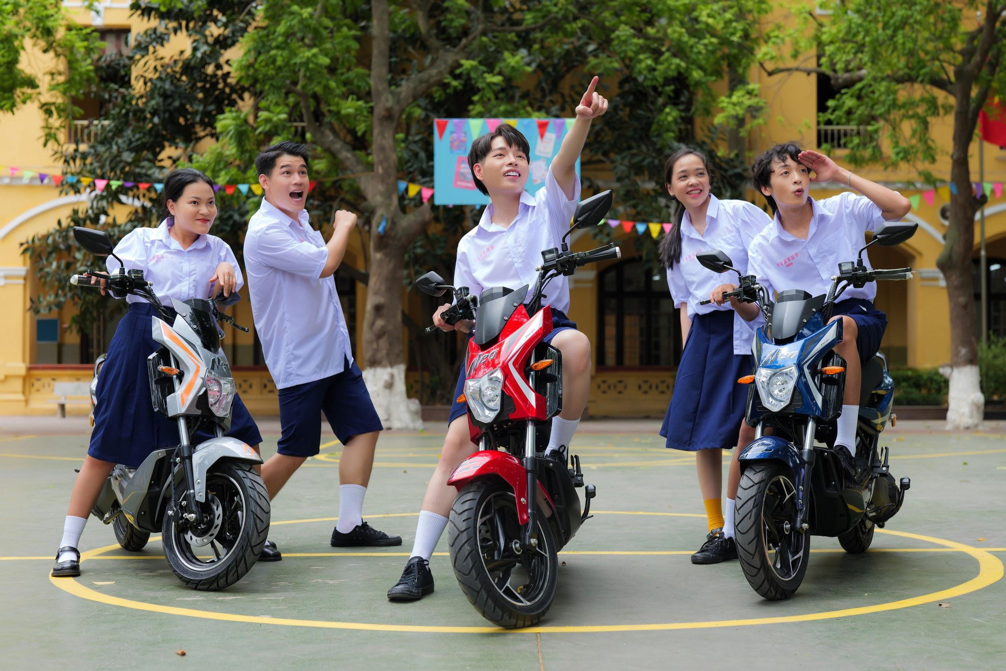 Vừa đầu năm học mới, hàng loạt bạn trẻ bất ngờ nhận ra “bị trùng crush” với Đức Phúc và Hậu Hoàng - Ảnh 9.