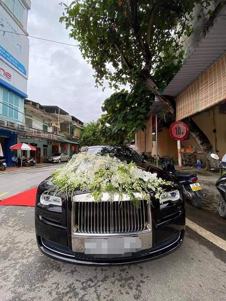 Choáng với đám cưới trong ngôi nhà dát vàng tại Tuyên Quang, đón dâu bằng xe Rolls Royce chiếm ngay spotlight trên mạng xã hội - Ảnh 6.