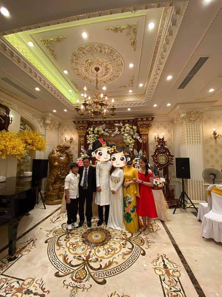 Choáng với đám cưới trong ngôi nhà dát vàng tại Tuyên Quang, đón dâu bằng xe Rolls Royce chiếm ngay spotlight trên mạng xã hội - Ảnh 1.