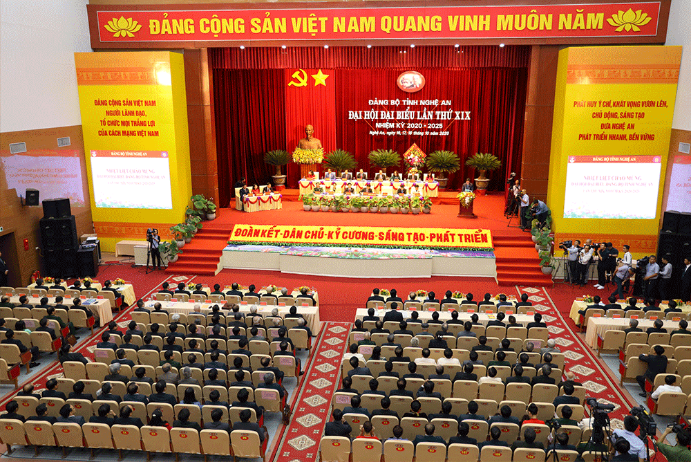 Thủ tướng Nguyễn Xuân Phúc dự Đại hội Đảng bộ tỉnh Nghệ An - Ảnh 16.