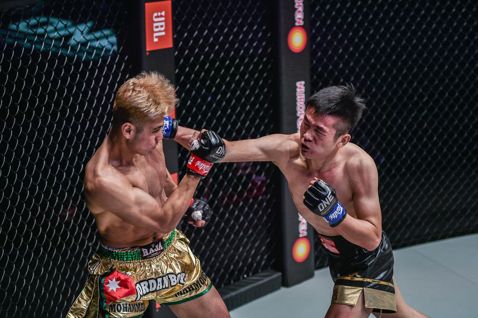 Nhà vô địch Muay thế giới tung combo đòn uy lực, hạ đo ván đối thủ tại ONE Championship - Ảnh 2.