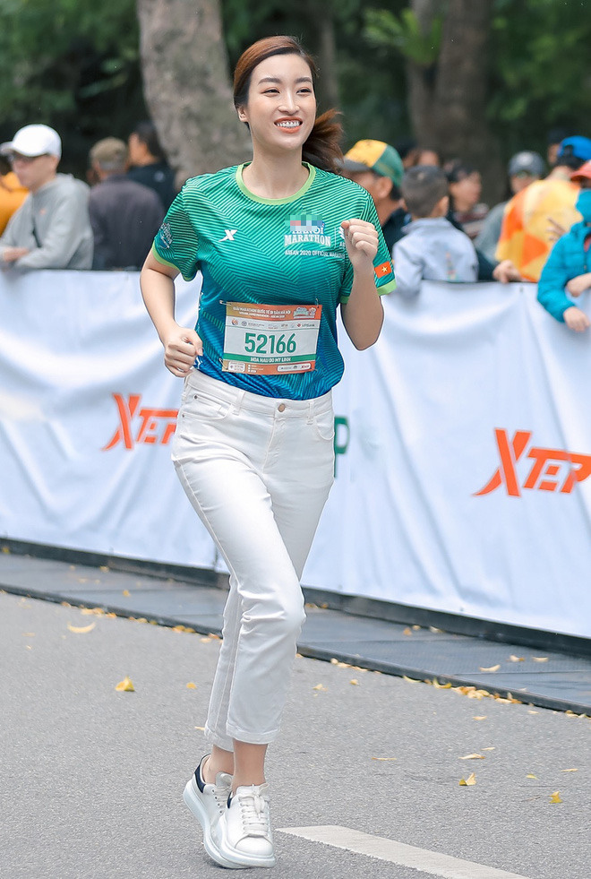 Hoa hậu Mai Phương Thúy nổi bật trên đường chạy - Ảnh 7.