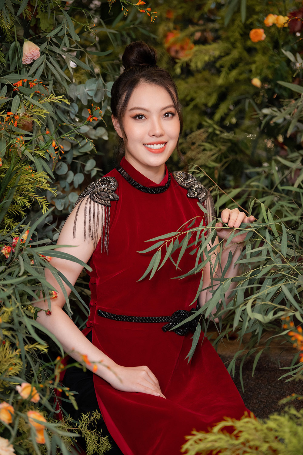 Á hậu Hoàng Anh, Dương Thùy Linh xinh đẹp đến chúc mừng NTK La Phạm - Ảnh 6.