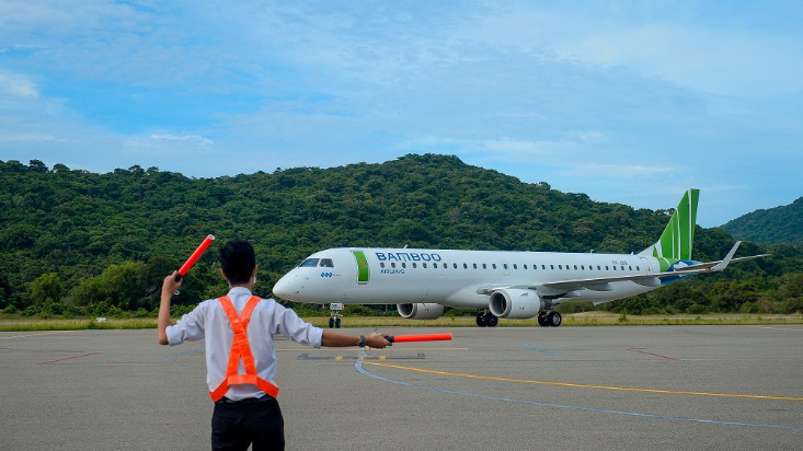 Chủ tịch Bamboo Airways cùng hành khách bay thẳng Hà Nội - Côn Đảo ngày khai trương - Ảnh 3.