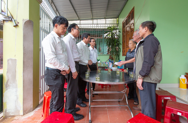 EVNGENCO 2 trao 1 tỷ đồng hỗ trợ tỉnh Quảng Nam và Quảng Trị khắc phục hậu quả mưa lũ - Ảnh 2.