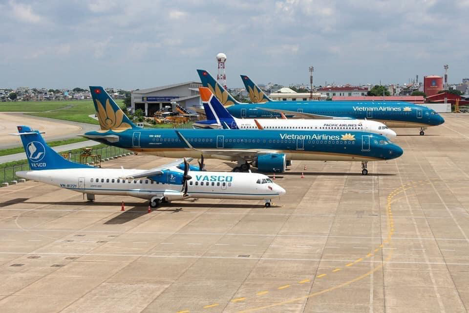 Vietnam Airlines Group tiếp tục điều chỉnh khai thác do ảnh hưởng của bão số 9 - Ảnh 1.