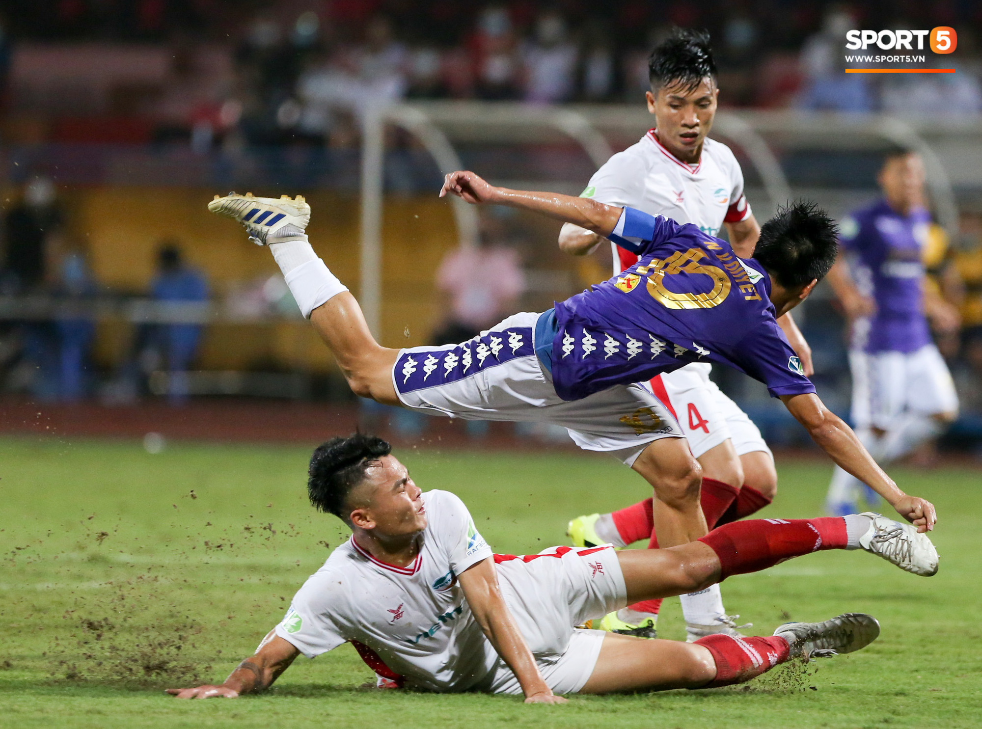Không cản được Quang Hải, Tiến Dũng và Quế Ngọc Hải đừng mơ vô địch V.League 2020 - Ảnh 1. Không cản được Quang Hải, Tiến Dũng và Quế Ngọc Hải đừng mơ vô địch V.League 2020 - Ảnh 1.